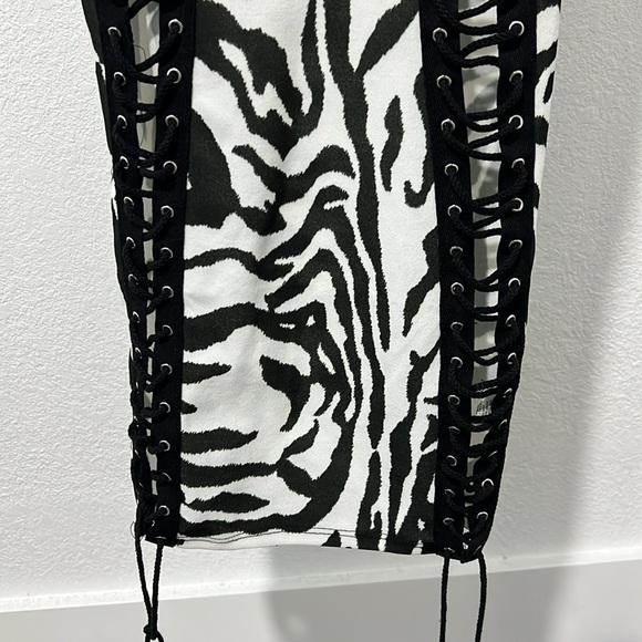 Dress - Picture 5 of 9